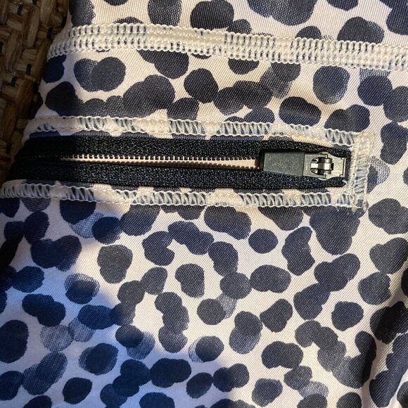 NEW LULULEMON Top Speed Crop Dottie Dash Grain Black Ace Spot size 2 - Picture 11 of 11